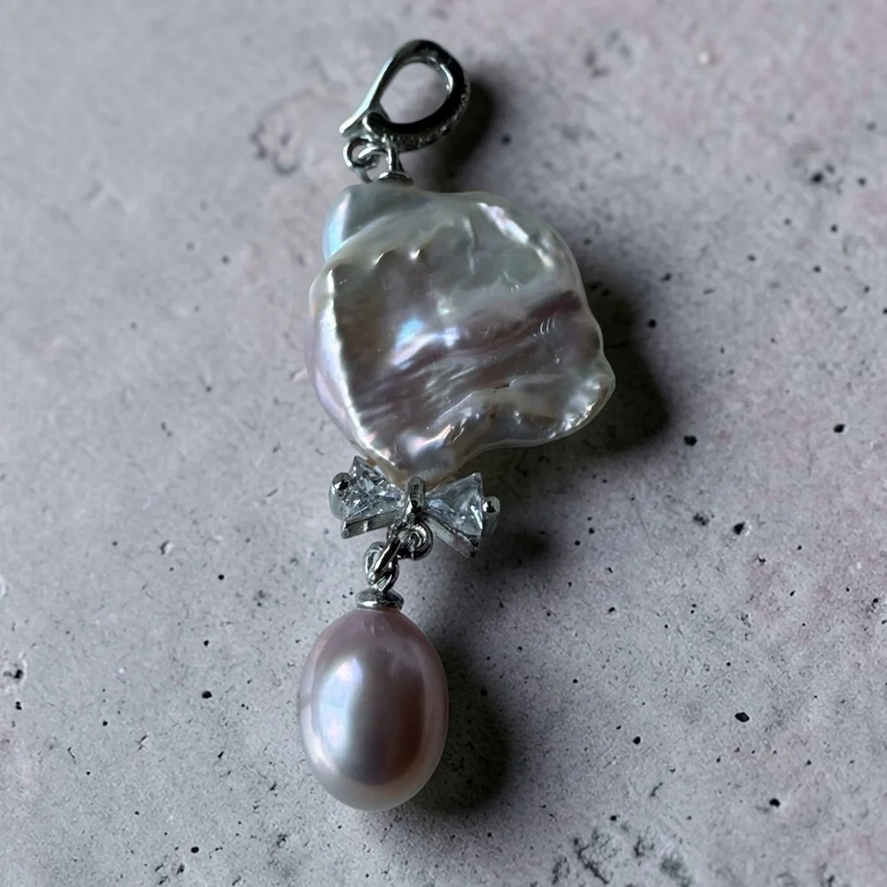 Large Freshwater Petal Pearl Pendant Dangle Oval Pearl Silver Tone - Picture 1 of 4